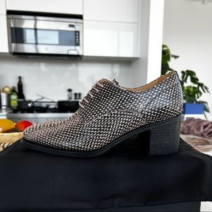 The Office of Angela Scott Miss Button Pink Snake midheel Derby - size 39